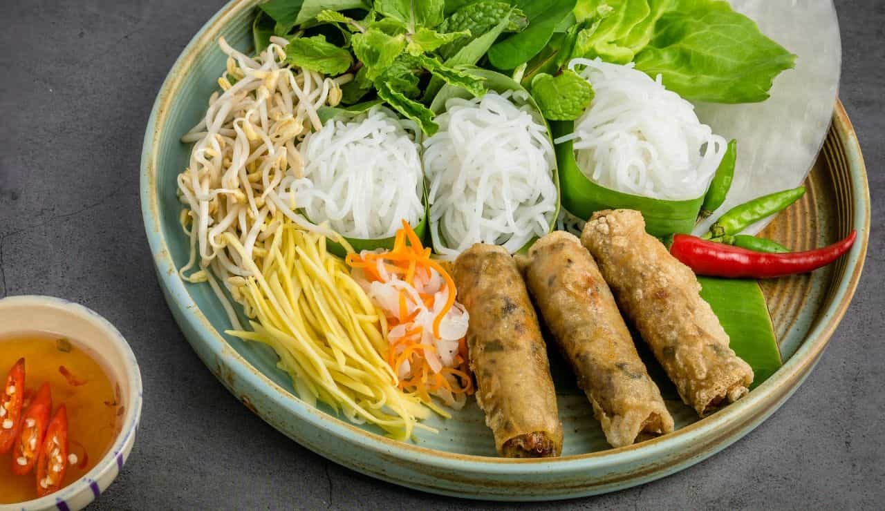 Abbinare Yam Nua ad Altri Piatti Thailandesi