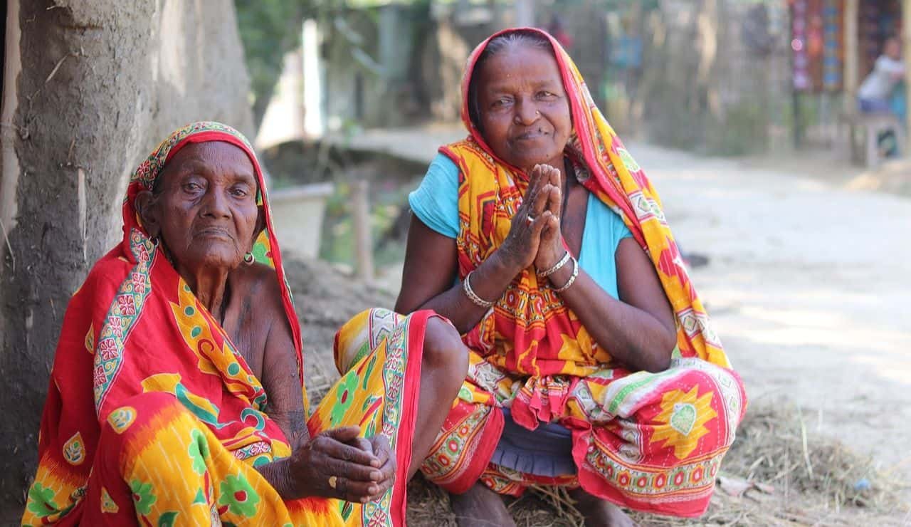Donne del villaggio tribale, India