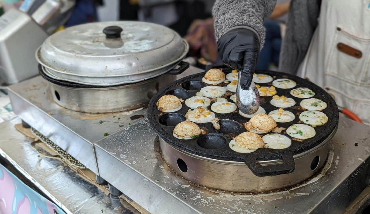 Khanom Krok coccole al cocco, il dolcetto da strada tailandese