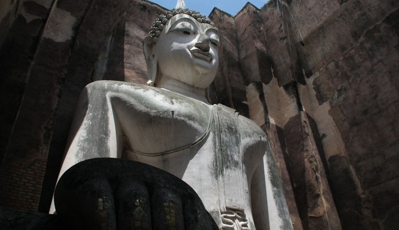 Maestosa statua di Buddha
