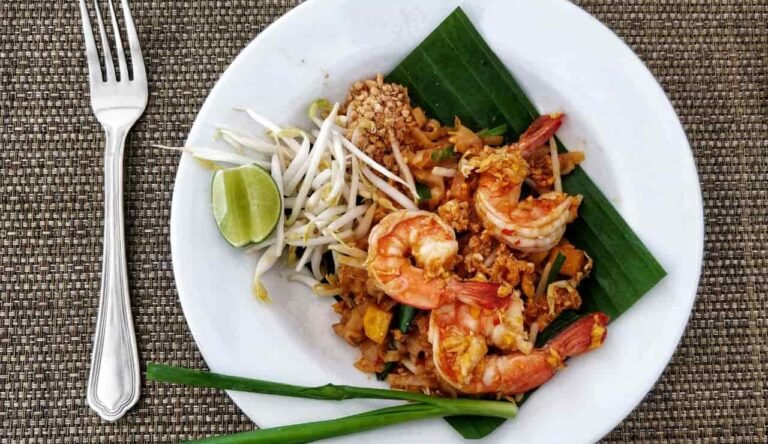 Gai Pad Krapow Pad Thai - la ricetta autentica del classico "noodle stir-fry tailandese" Pad Thai la ricetta autentica del classico noodle stir fry tailandese