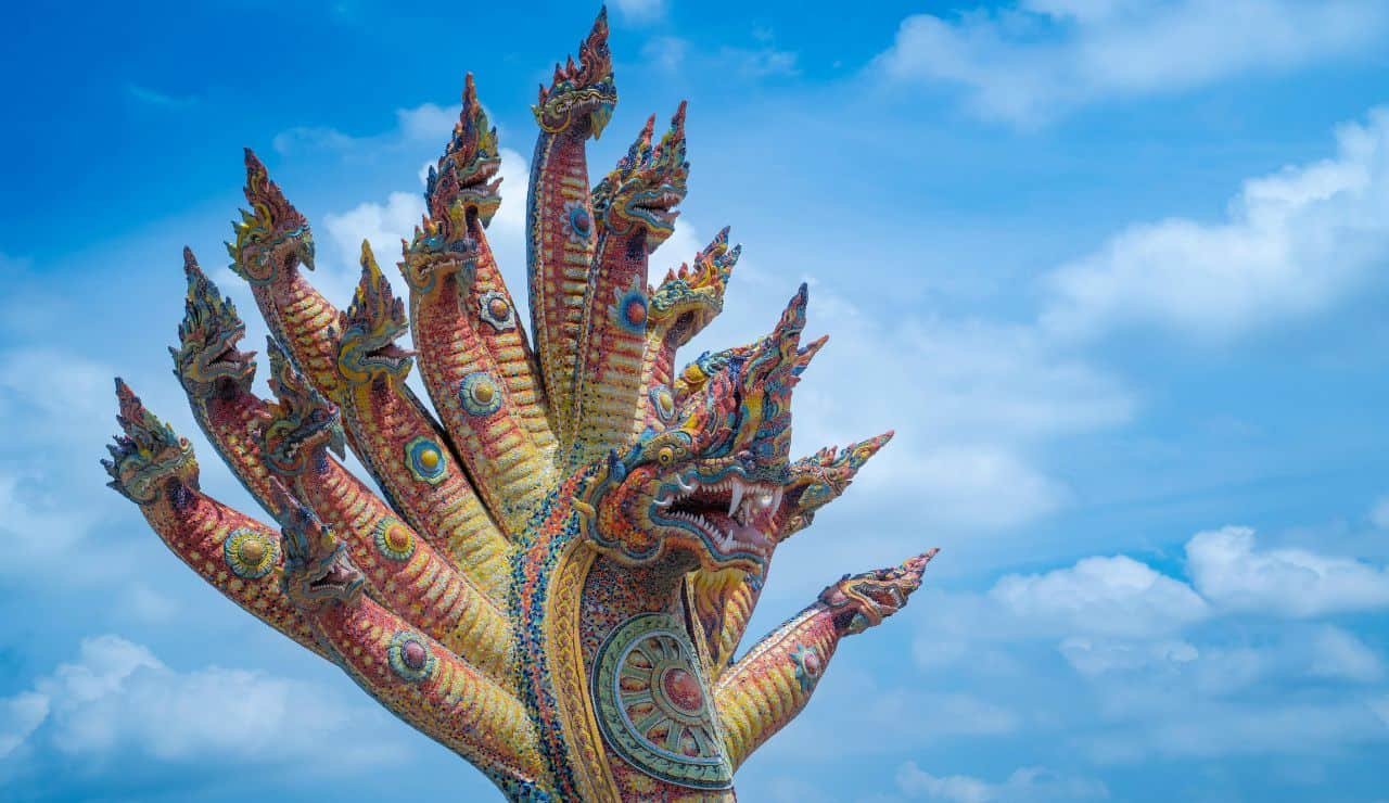 Serpente gigante con molte teste