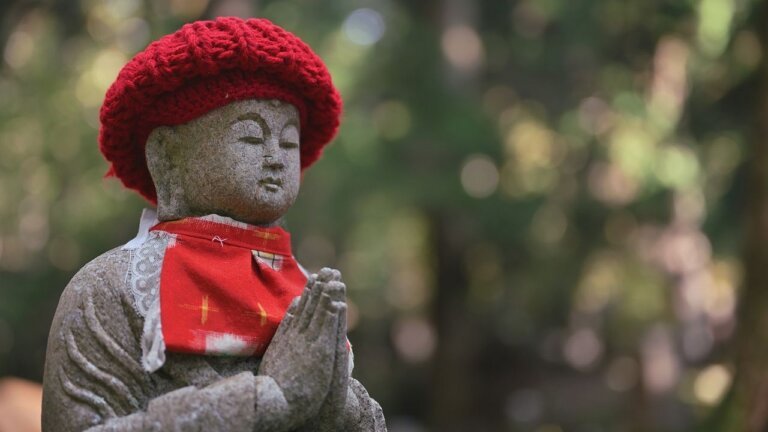 Statue di Jizo in Giappone: chi è il dolce protettore di bambini e viaggiatori Statua di Jizo