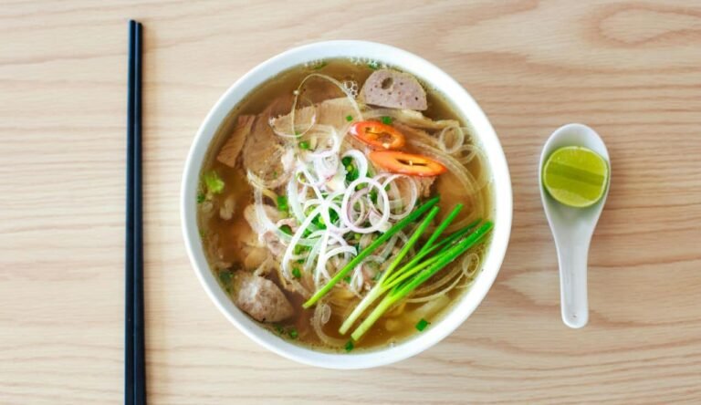Som Tam Tom Kha Gai - la zuppa di pollo e latte di cocco da provare Tom Kha Gai la zuppa di pollo e latte di cocco da provare