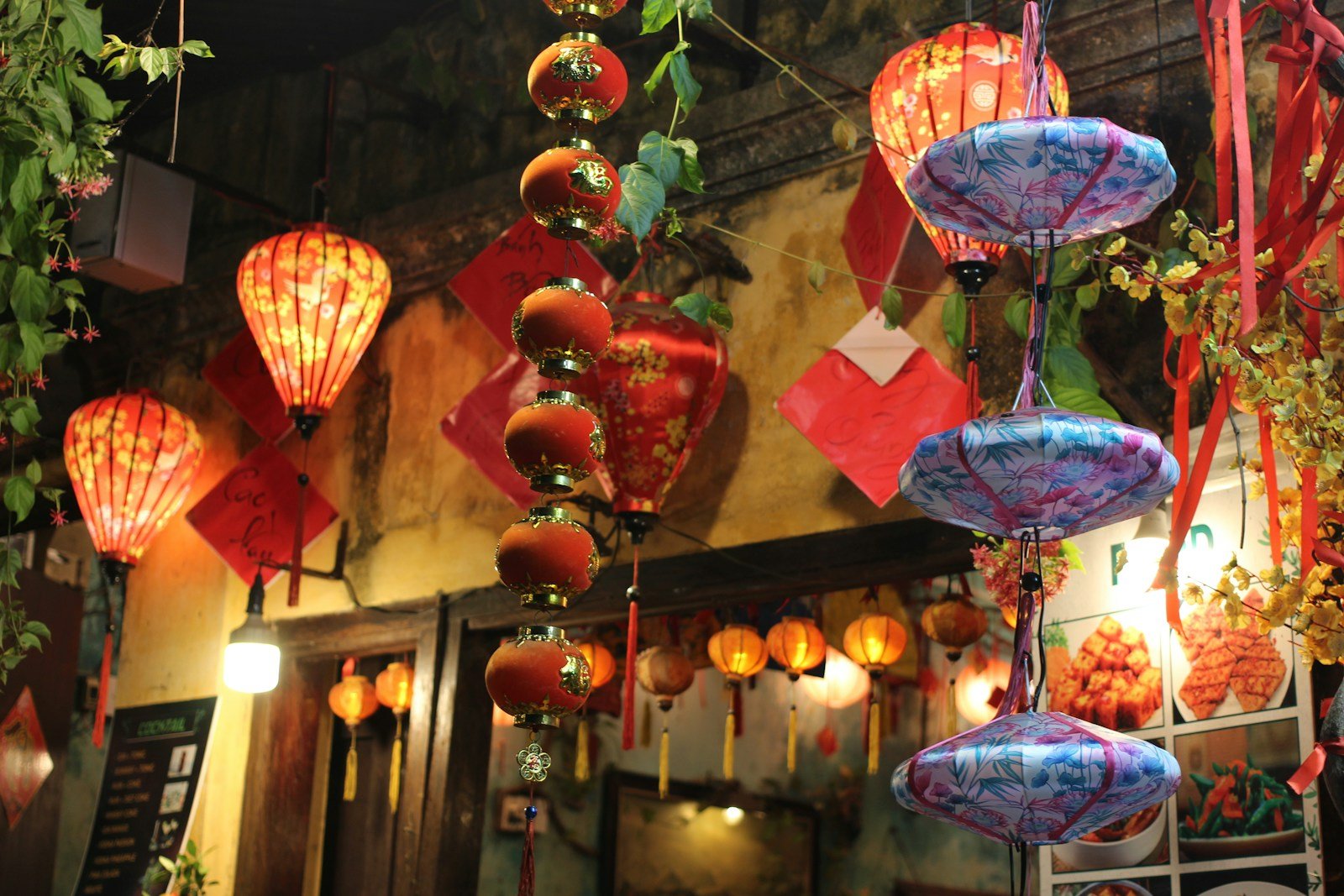 quando andare in vietnam Quando andare in Vietnam: il periodo migliore zona per zona Lanterne colorate nella città vecchia di Hoi An