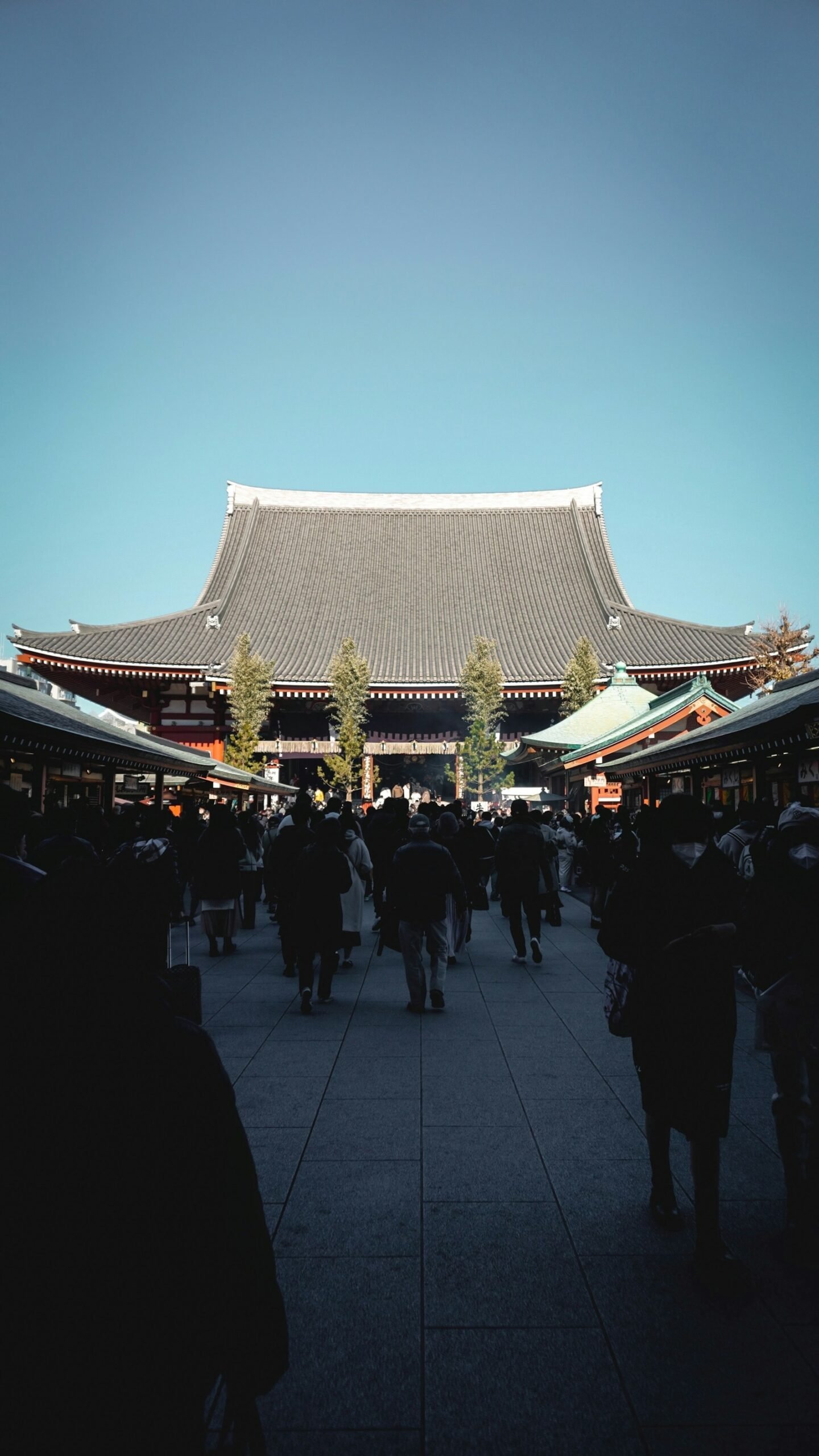 capodanno giapponese Capodanno giapponese: tradizioni, cibo e cosa fare in Giappone a Capodanno Folla al tempio Senso-ji di Tokyo durante l'hatsumode